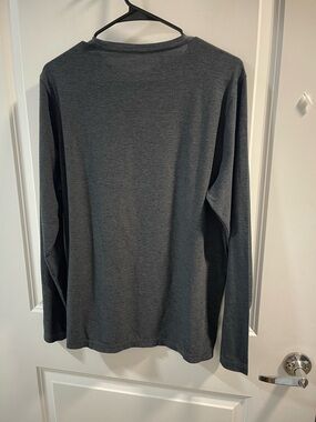 Vuori Men's Long Sleeve Crew in Charcoal Gray